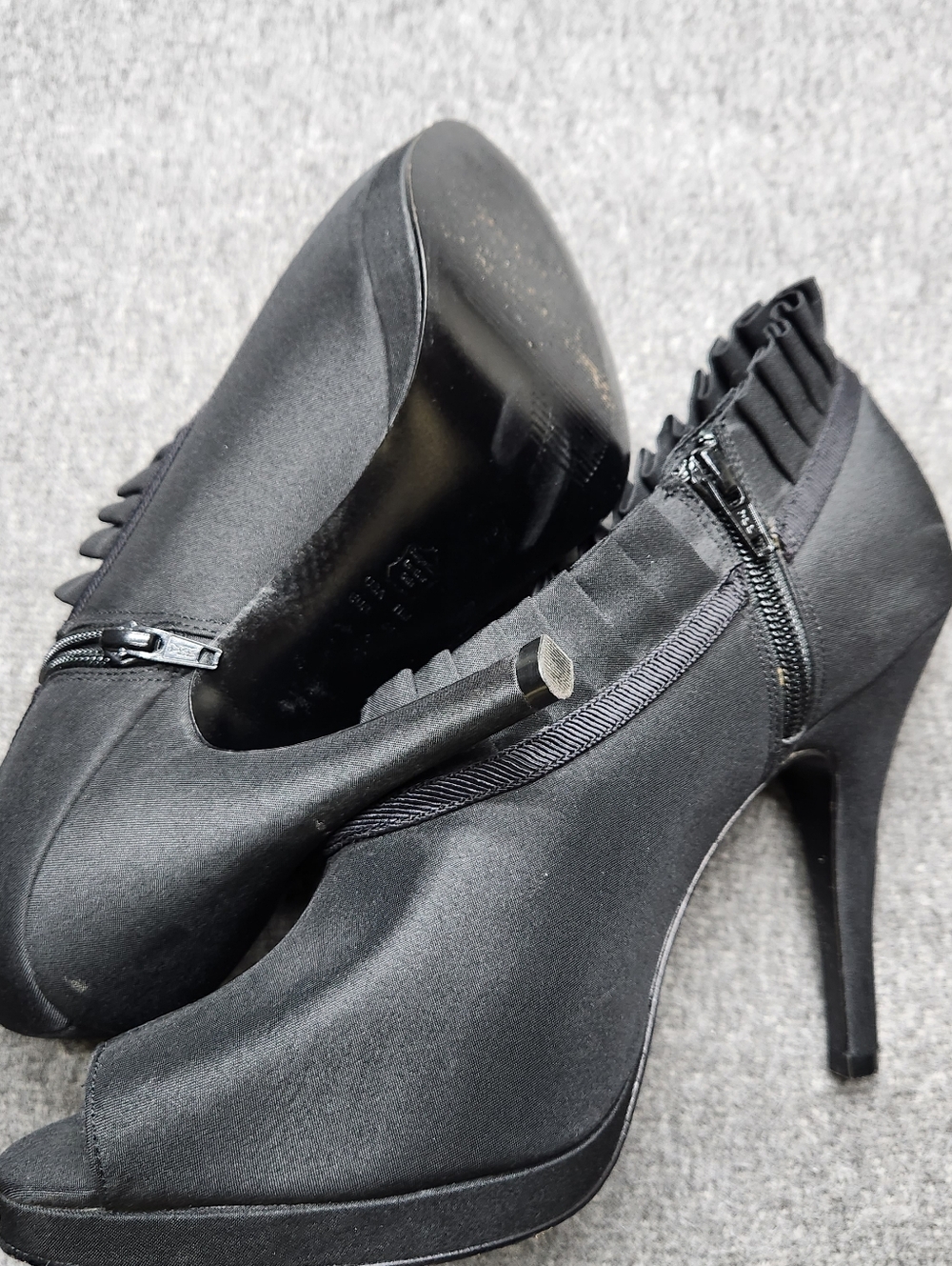 Touch of Nina Black Peep Toe Heels Ankle Bootie Stiletto Zip 11M - Picture 6 of 9